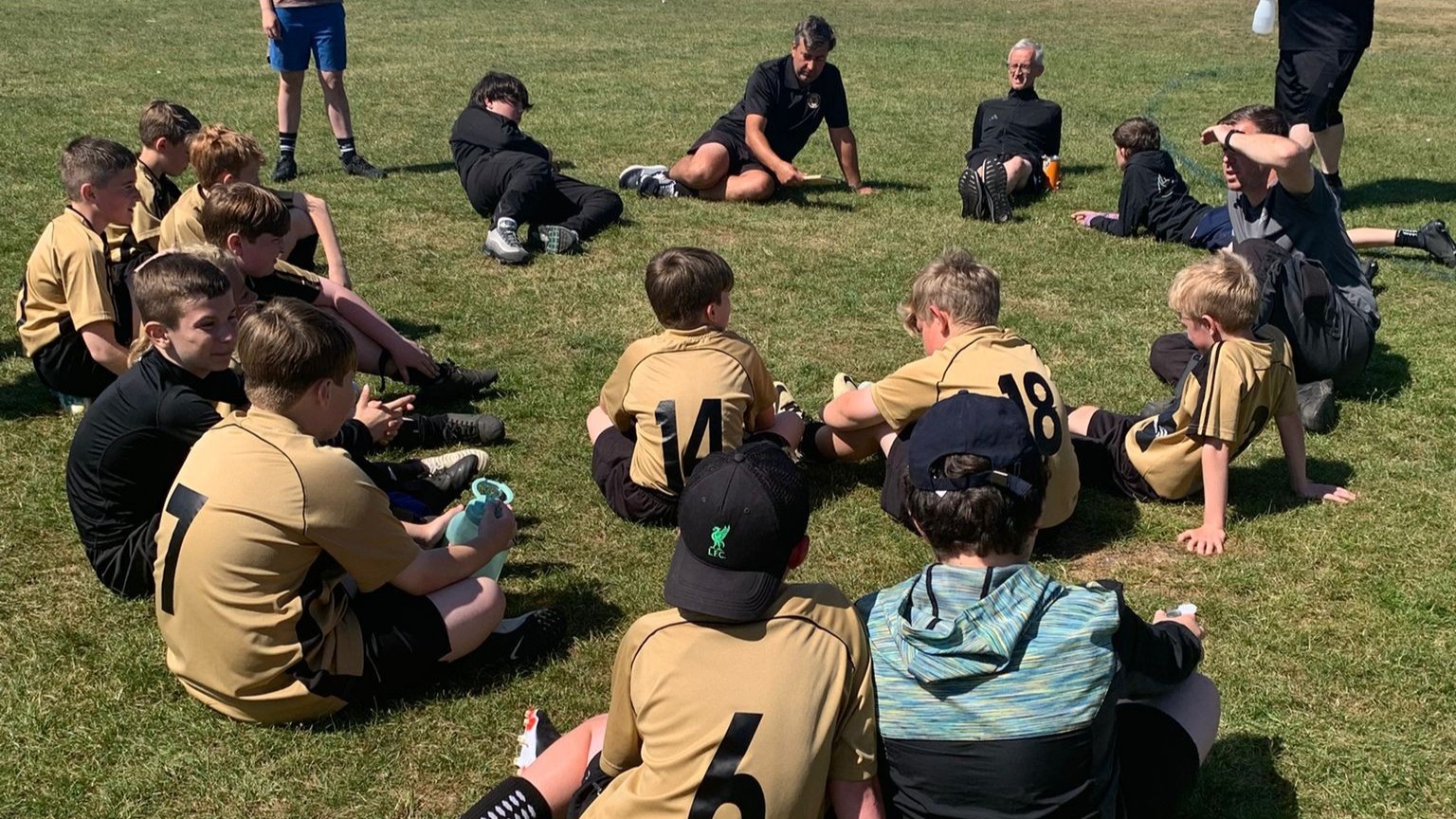U11s Gold having a breather